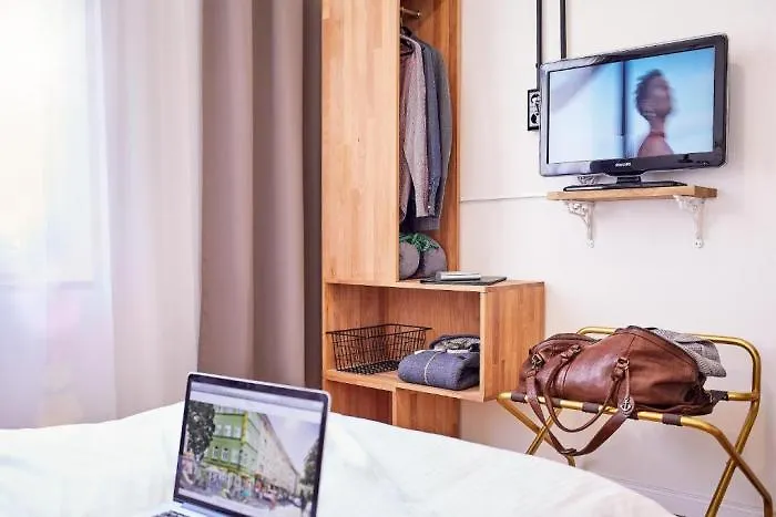 Am Chlodwigplatz 3* קלן