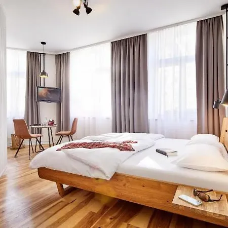 克罗蒂维格普拉斯酒店 3*